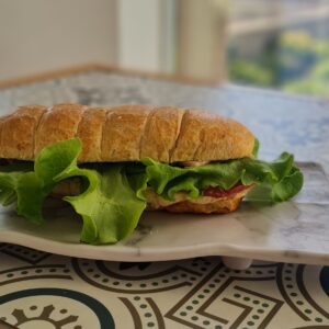 PAN DE HOJA CON SALAME